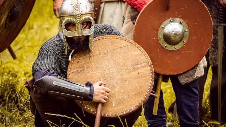 découvrez l'univers captivant de 'barbarians', une série dramatique qui plonge au cœur des conflits entre les peuples germaniques et l'empire romain, explorant des thèmes de loyauté, de trahison et de quête de liberté.