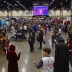 rejoignez-nous ce week-end à south bend pour la convention popicon! explorez un monde fascinant rempli de jeux, de cosplay et d'activités passionnantes. ne manquez pas cette occasion unique de rencontrer des passionnés et de vivre des expériences inoubliables!