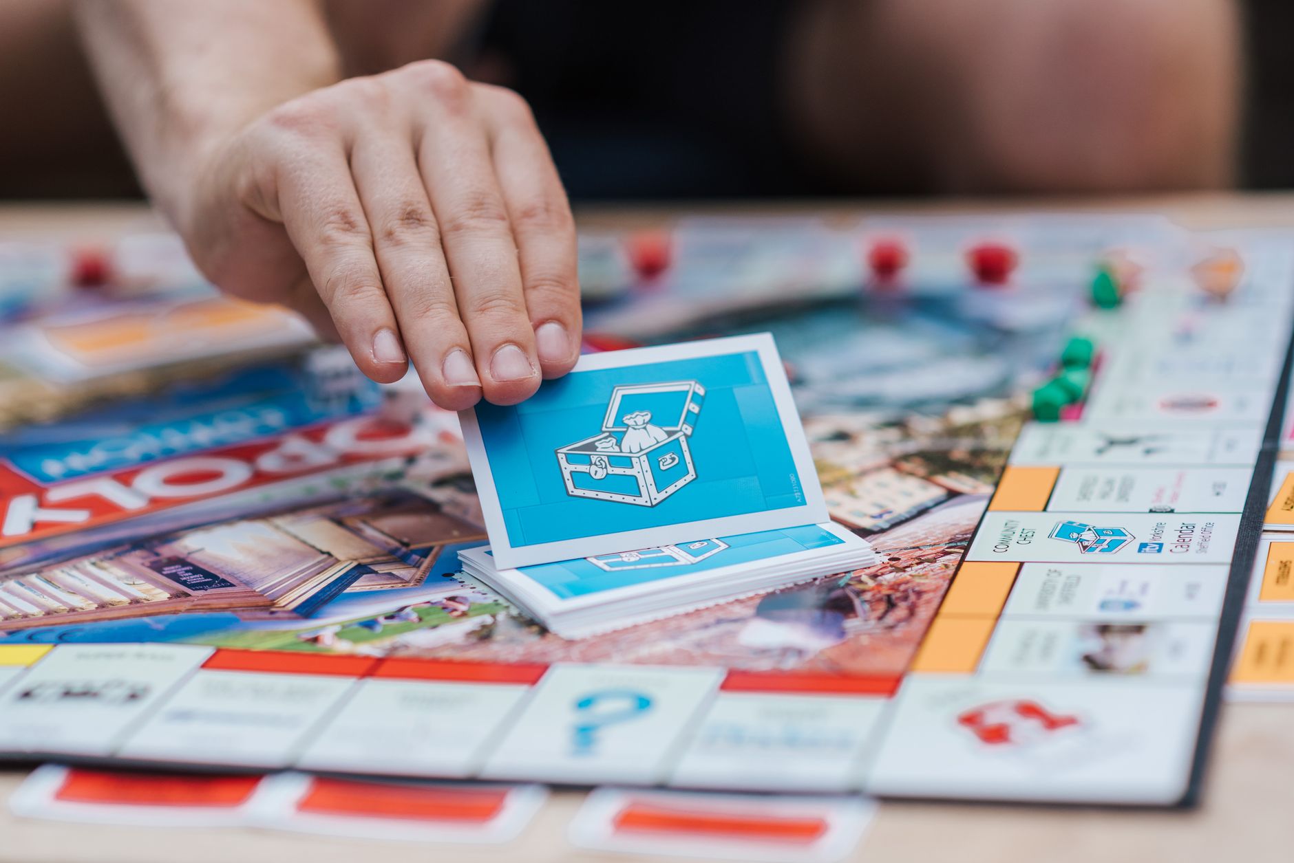 découvrez 'fourth wing', le nouveau jeu de société de hasbro qui fusionne romance et fantasy. plongez dans un univers captivant où stratégie et émotions se rencontrent, parfait pour des soirées de jeu inoubliables entre amis ou en famille.