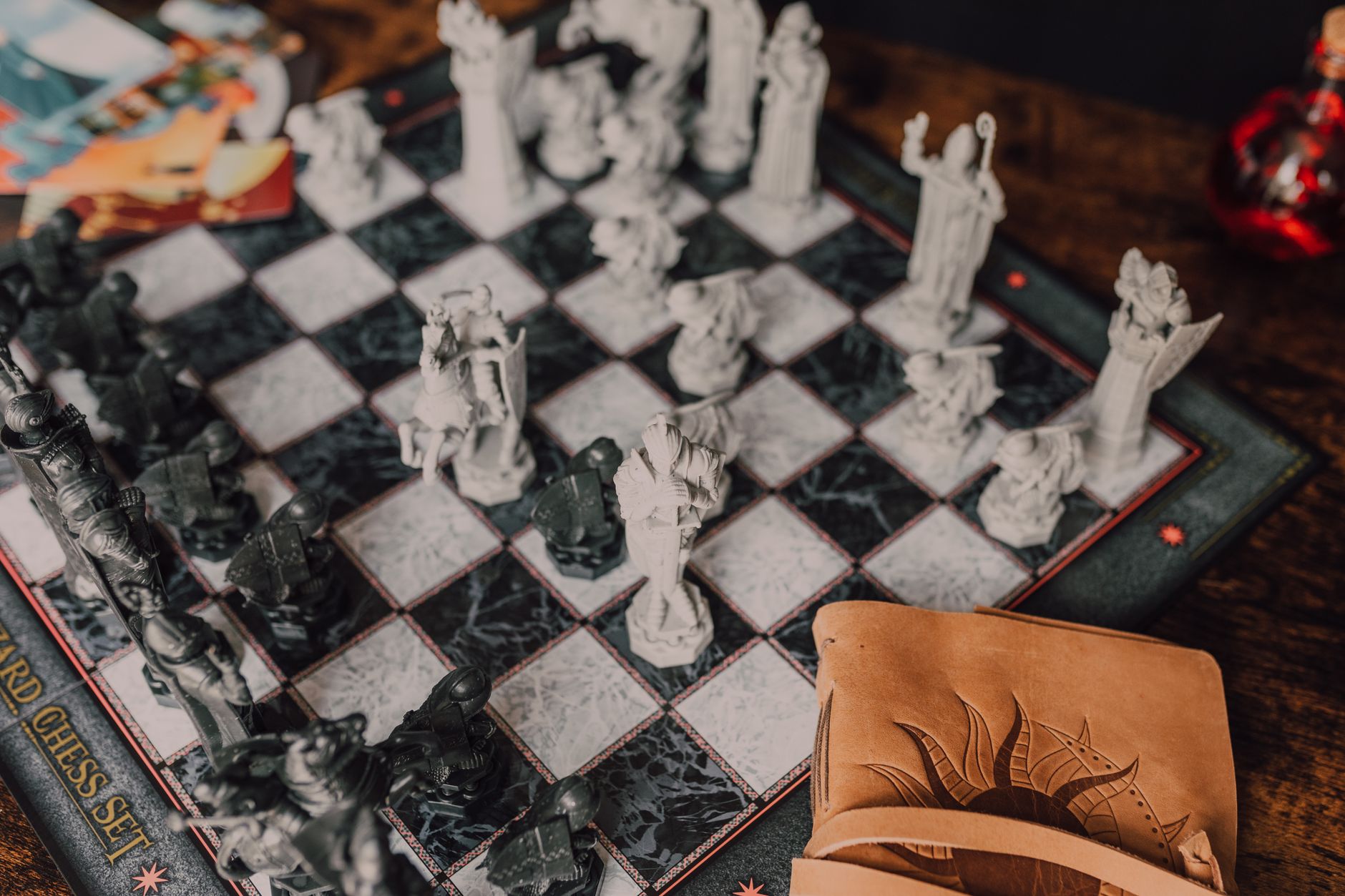 découvrez heroquest first light, désormais disponible ! parfait pour égayer vos soirées jeux entre amis, ce jeu captivant promet des aventures inoubliables et des moments de convivialité. plongez dans un univers fantastique et laissez libre cours à votre imagination !