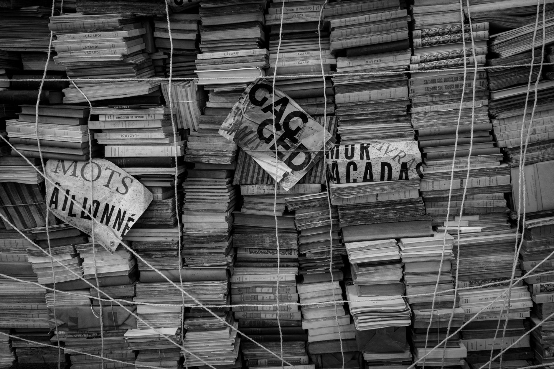 découvrez notre sélection de jeux de société inspirés de livres qui capturent l'essence de leurs histoires originales. plongez dans des univers fascinants grâce à des matériaux authentiques et des mécaniques de jeu fidèles, pour une expérience ludique inoubliable.