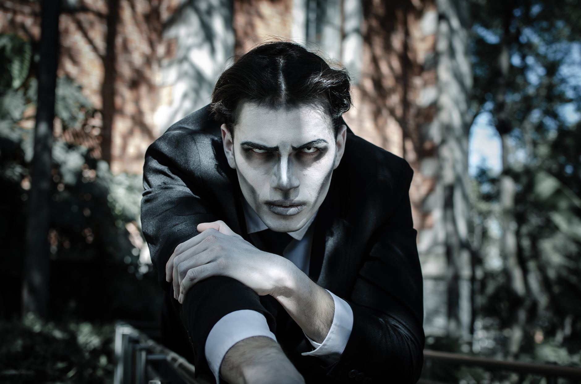 découvrez vampire survivors, maintenant adapté en jeu de société ! lancez-vous dans une aventure palpitante avec la campagne kickstarter et plongez dans l'univers culte du jeu vidéo revisité sur table.